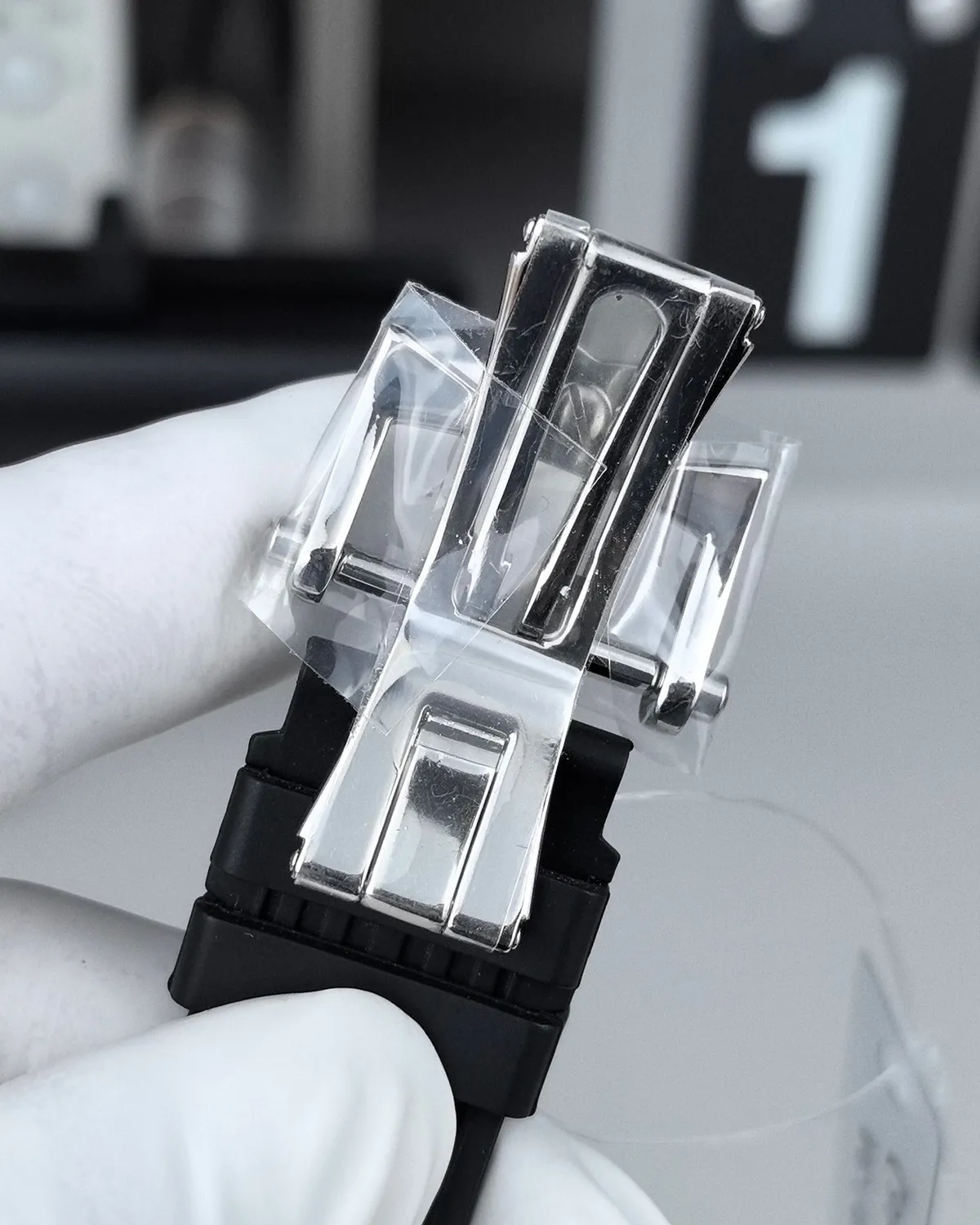 bagladt-overseas-dual-time-steel-titanium-grey-dial-front8