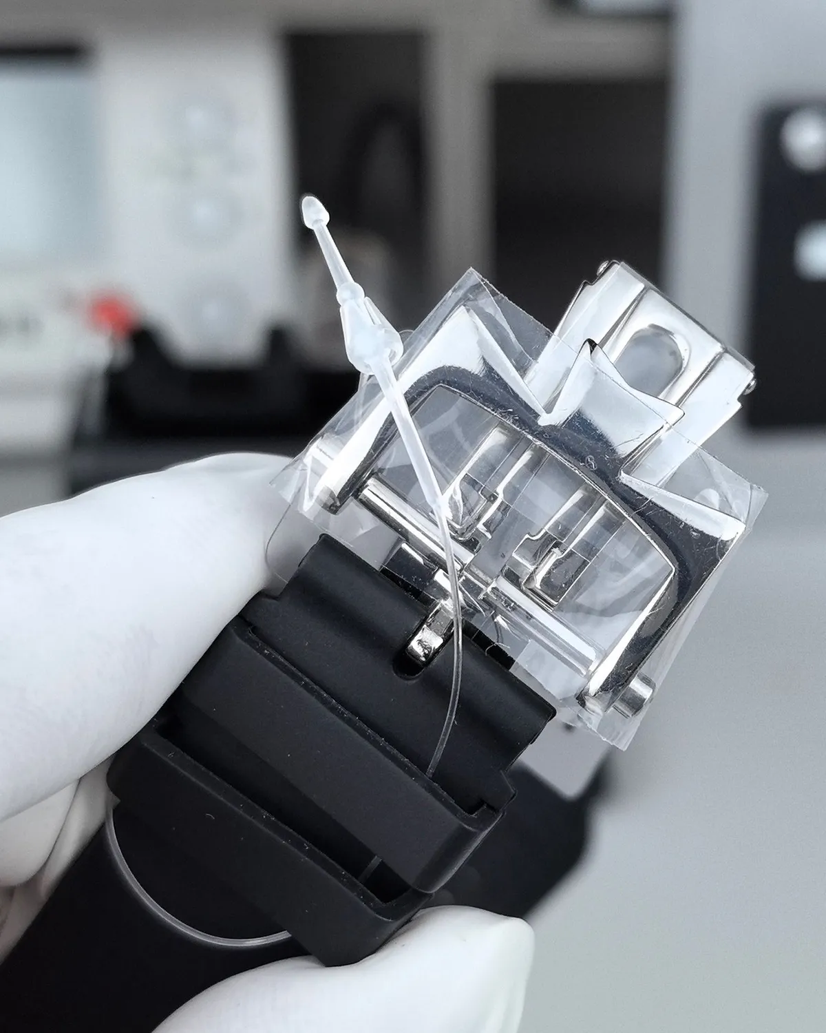 bagladt-overseas-dual-time-steel-titanium-grey-dial-front9