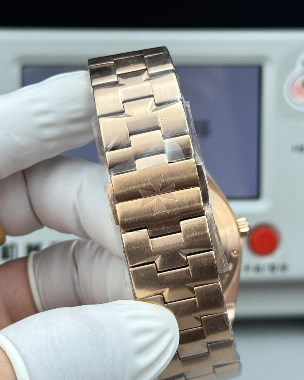 bagladt-overseas-perpetual-calendar-ultra-thin-pink-gold-blue-front10