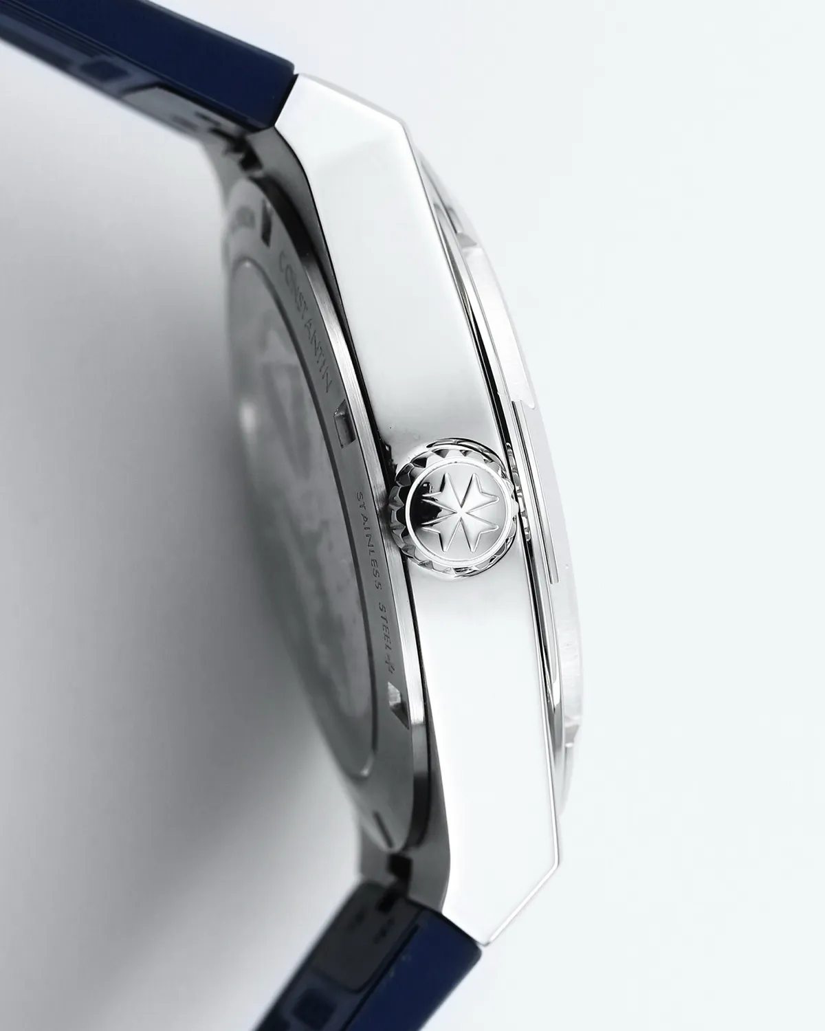 bagladt-overseas-tourbillon-titanium-blue-dial-front6