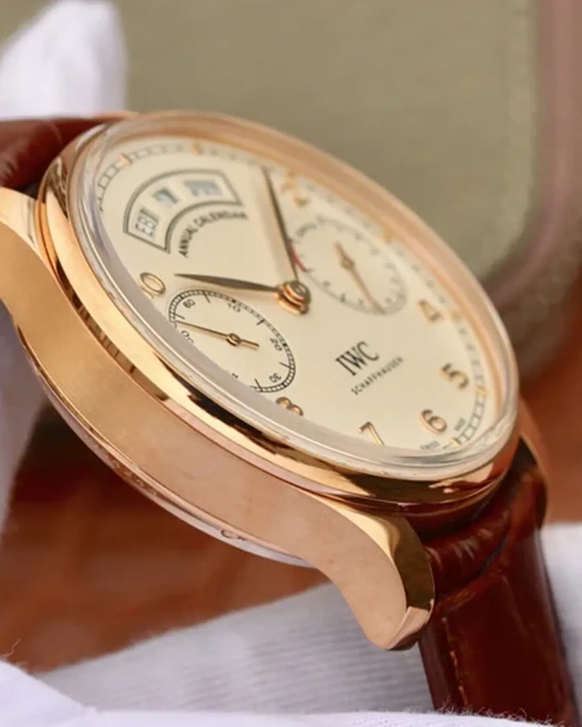 bagladt-portuguese-annual-calendar-red-gold-front4