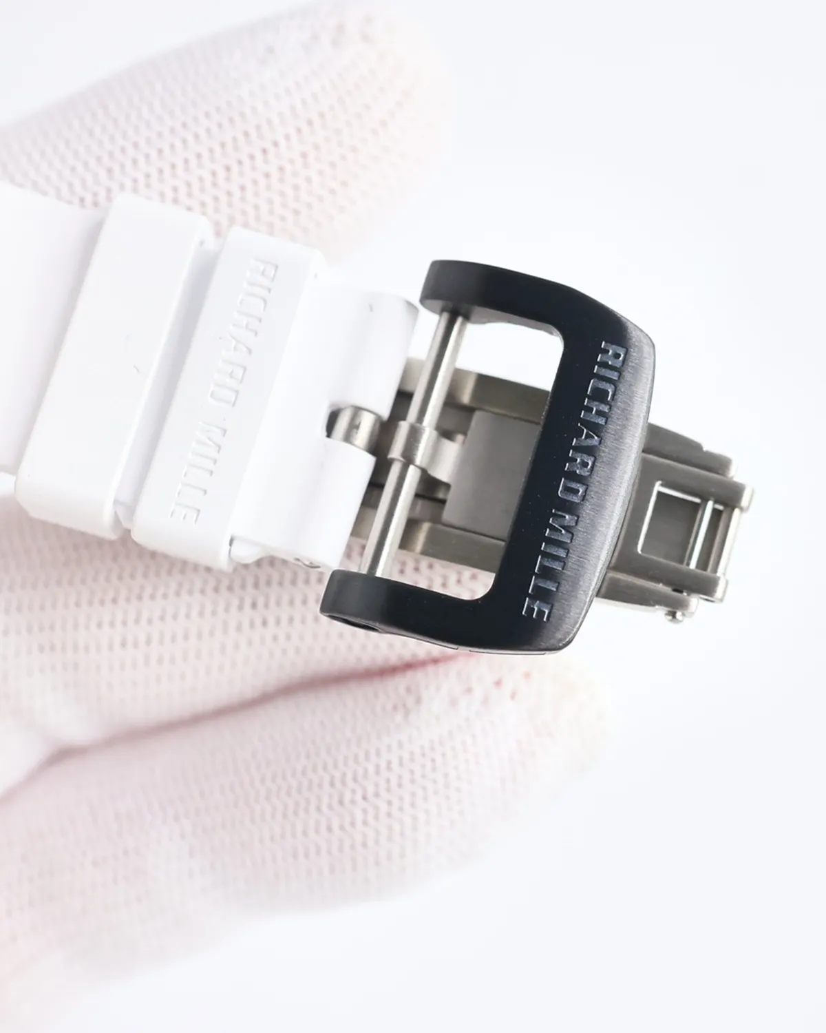 bagladt-red-carbon-tourbillon-tonneau-skeleton-front9