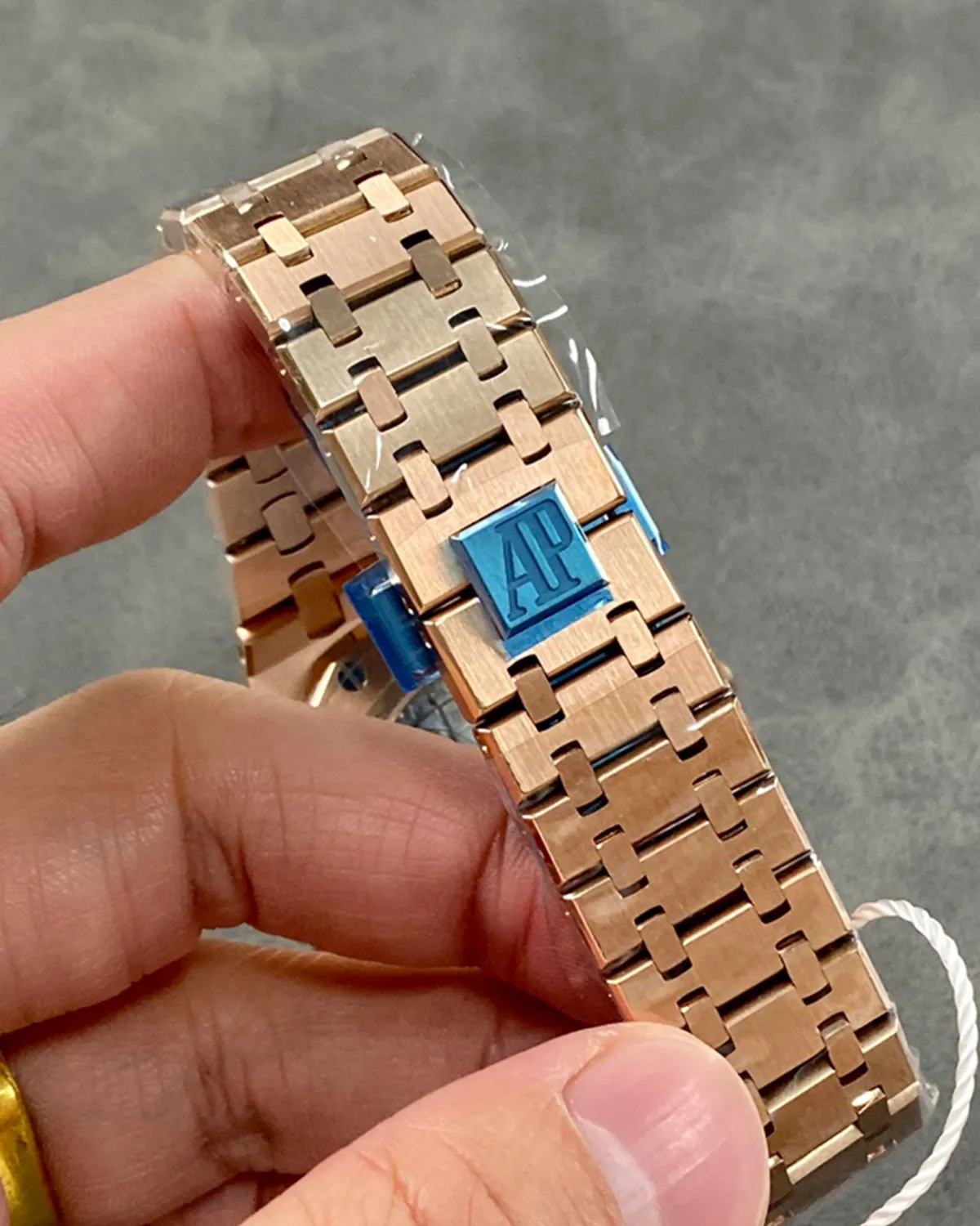 bagladt-royal-sports-rose-gold-black-dial-front10