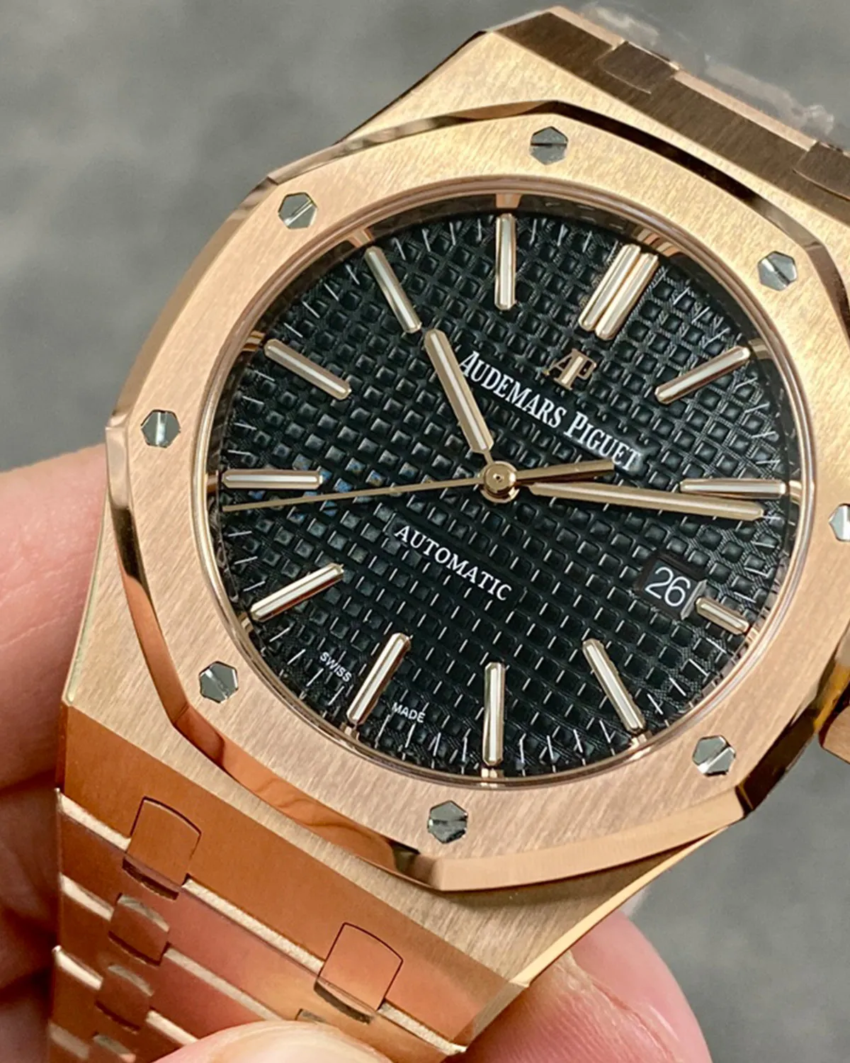bagladt-royal-sports-rose-gold-black-dial-front5