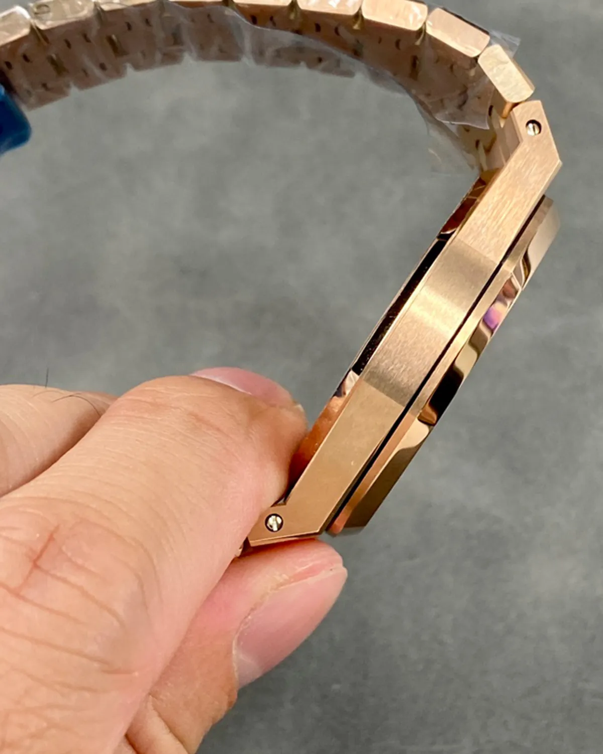 bagladt-royal-sports-rose-gold-black-dial-front6