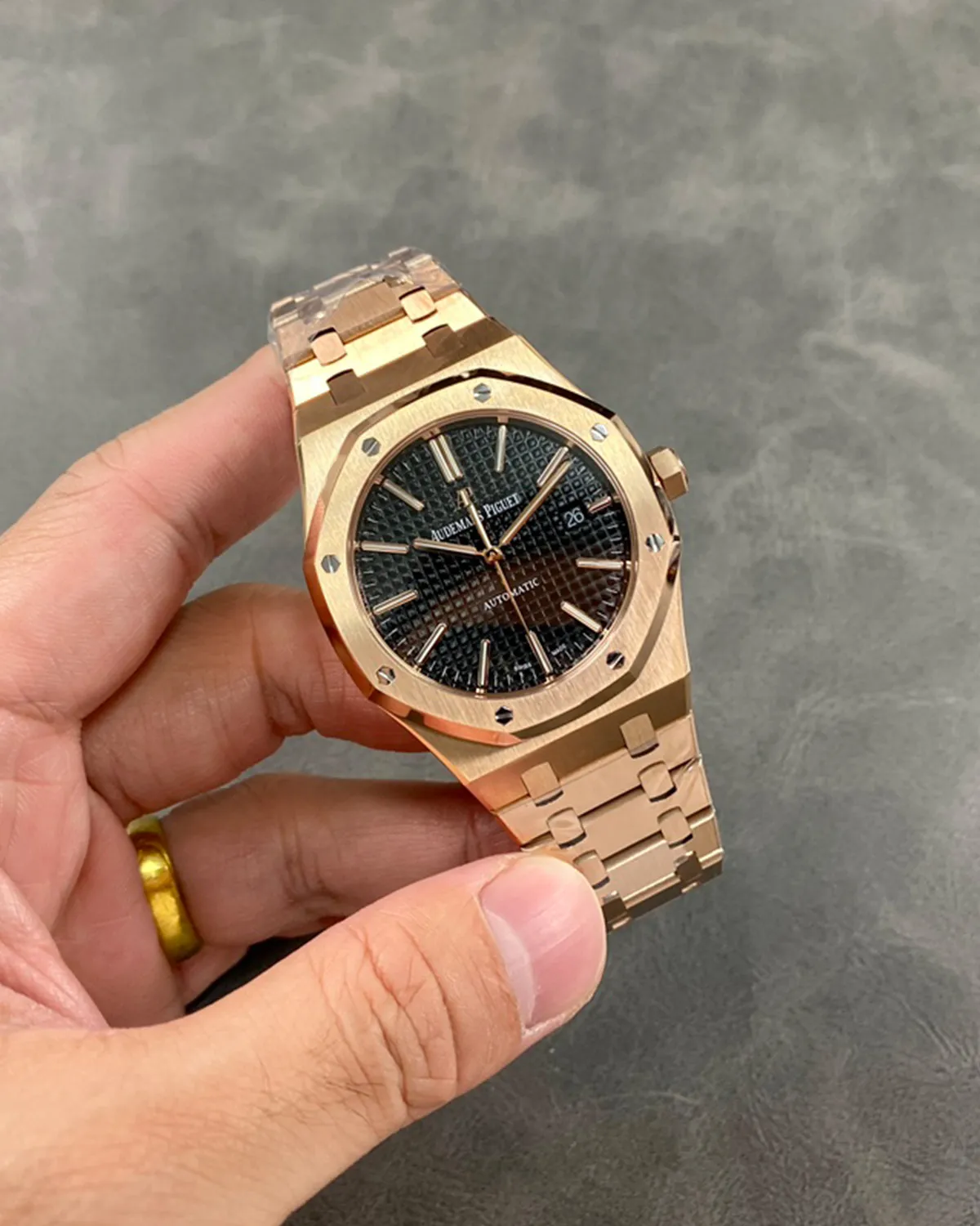bagladt-royal-sports-rose-gold-black-dial-front7