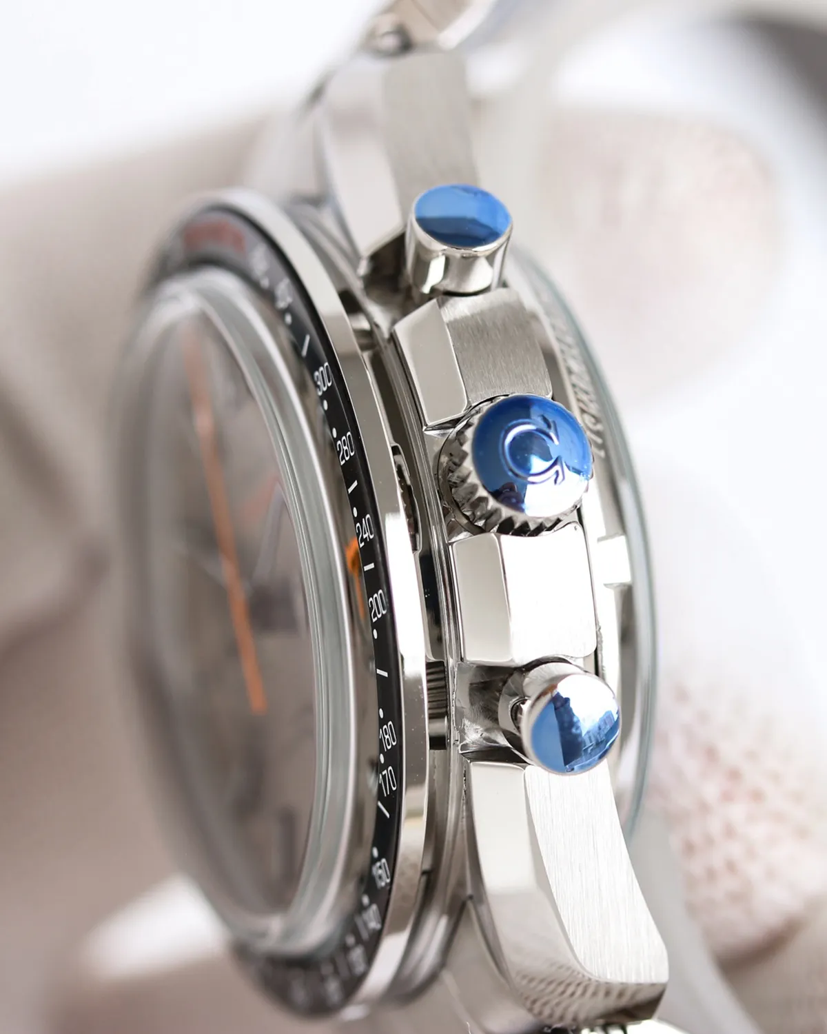 bagladt-seamaster-diver-300m-white-dial-front3