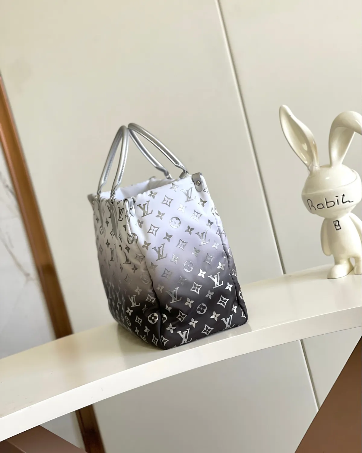 bagladt-signature-box-tote-mm-giant-reverse-monogram-canvas-front3