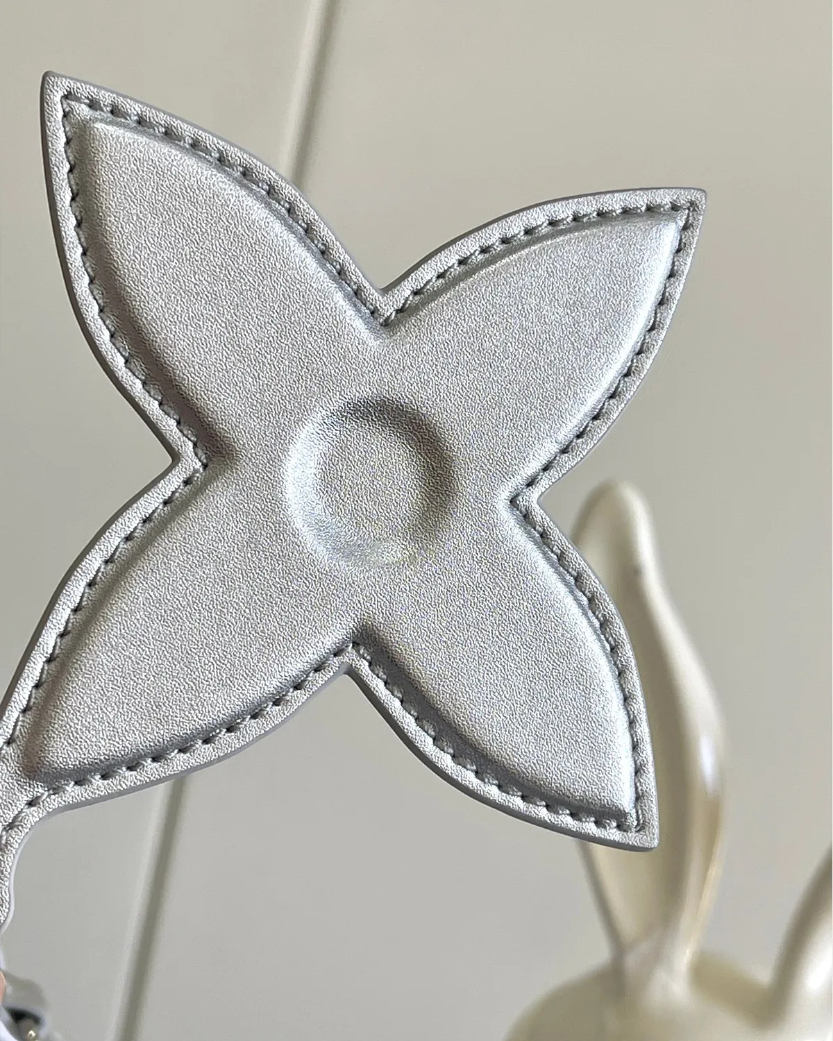 bagladt-signature-box-tote-mm-giant-reverse-monogram-canvas-front6