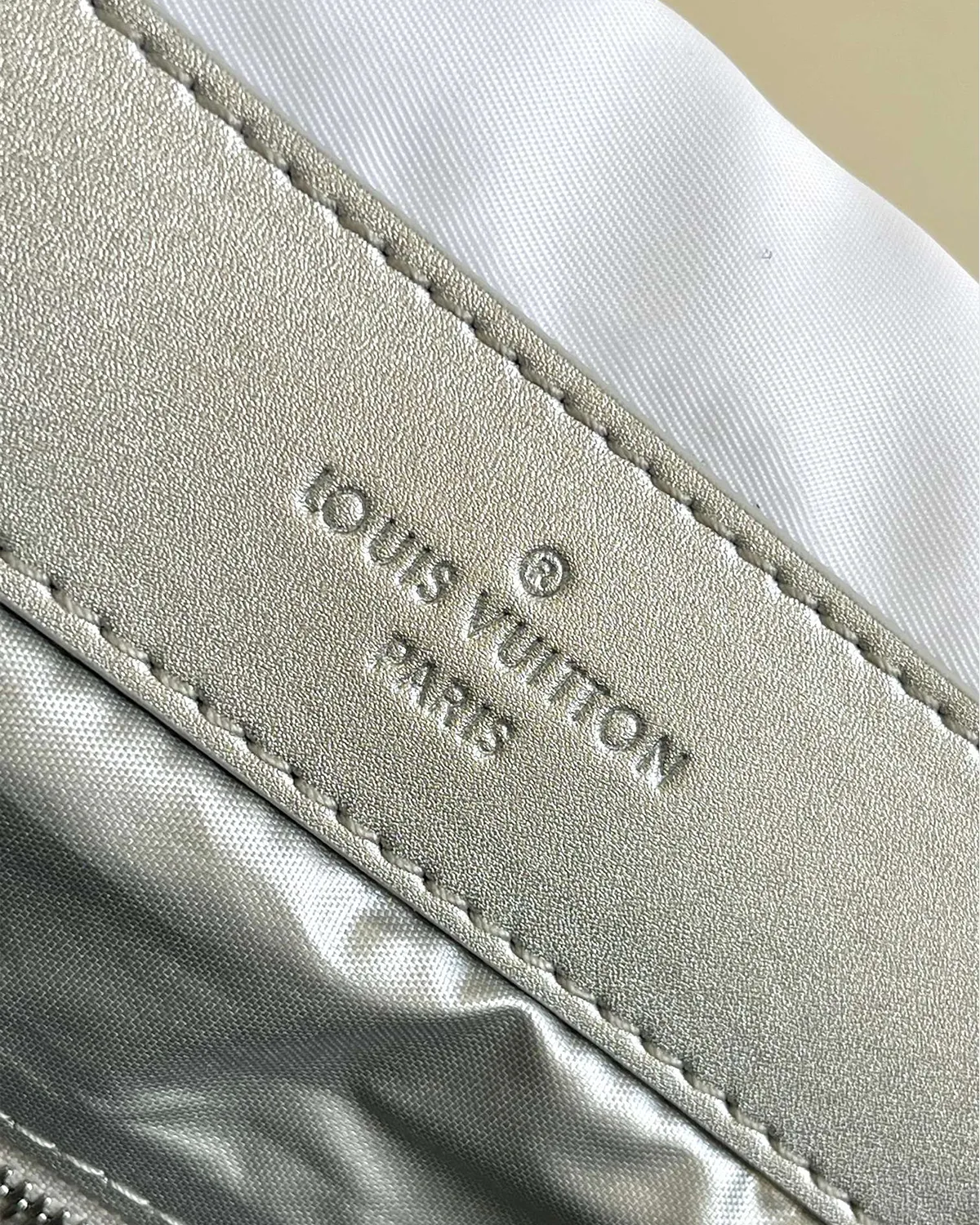 bagladt-signature-box-tote-mm-giant-reverse-monogram-canvas-front7