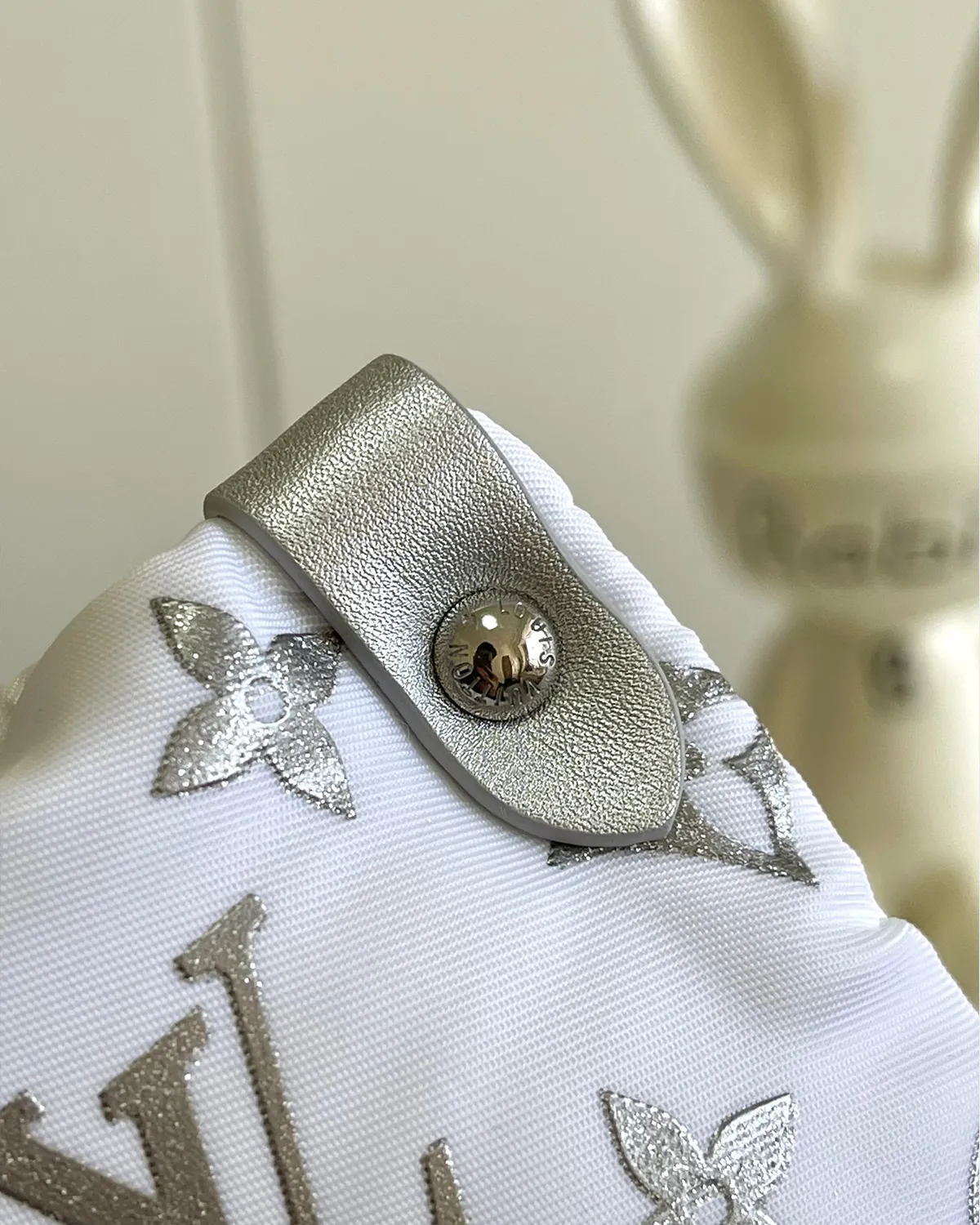 bagladt-signature-box-tote-mm-giant-reverse-monogram-canvas-front8