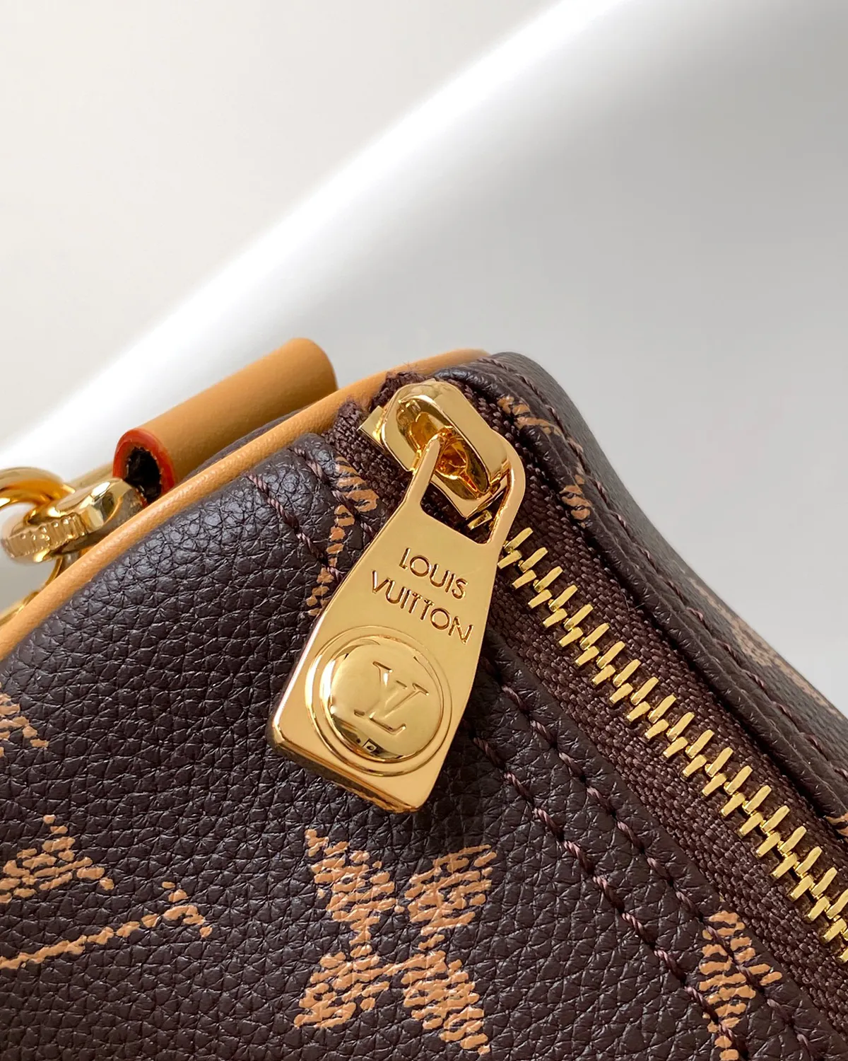 bagladt-signature-city-duffle-25-embossed-monogram-leather-front8