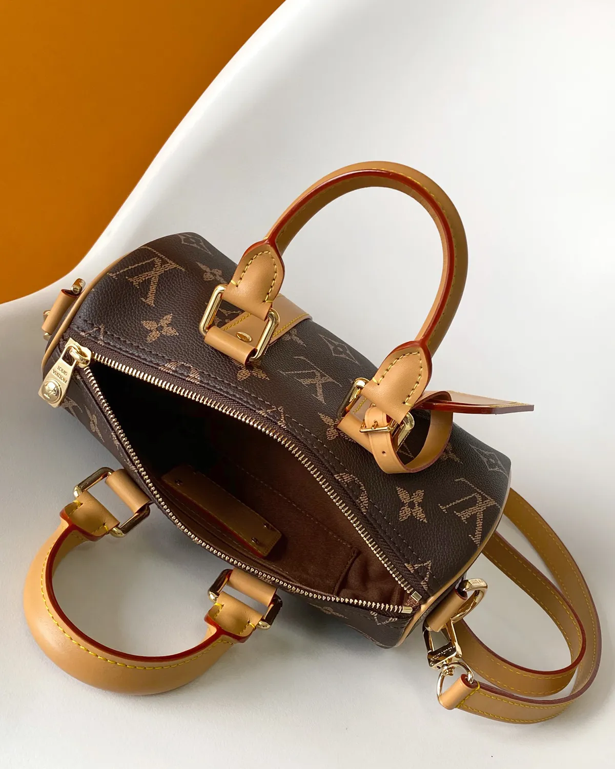 bagladt-signature-city-duffle-25-embossed-monogram-leather-front9