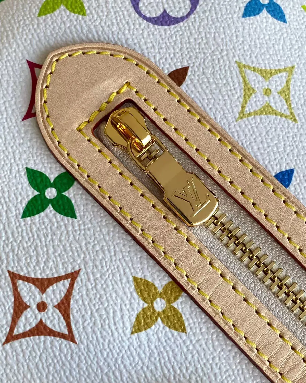 bagladt-signature-pop-art-boston-bag-30-white-multi-color-front7