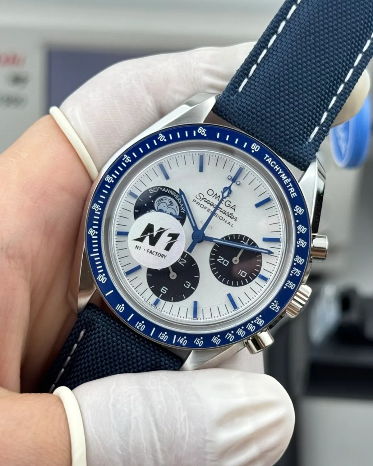 bagladt-speedmaster-silver-snoopy-award-50th-front4