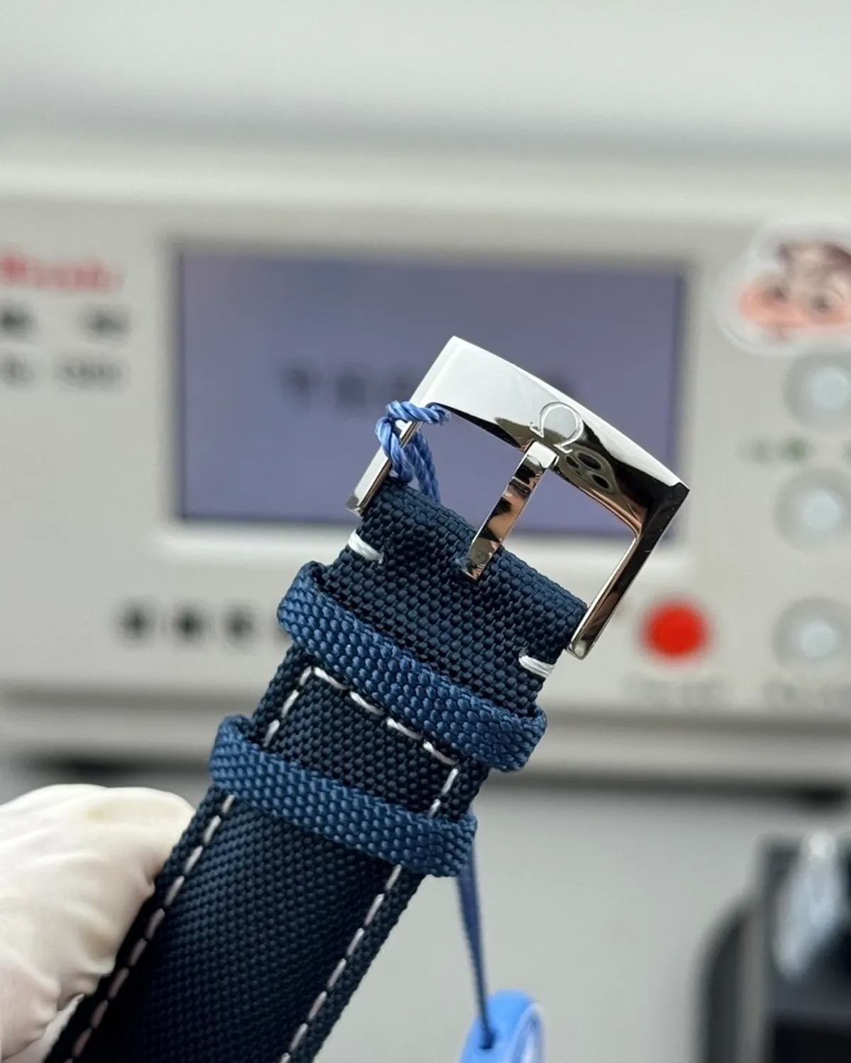 bagladt-speedmaster-silver-snoopy-award-50th-front6