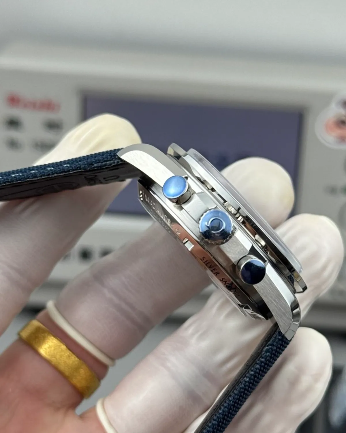 bagladt-speedmaster-silver-snoopy-award-50th-front8