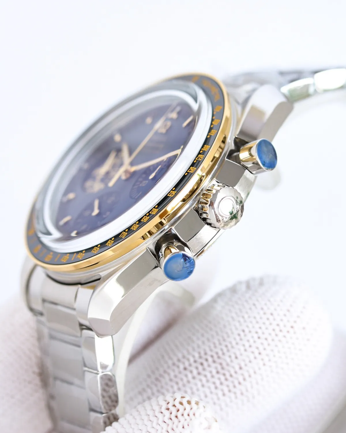 bagladt-two-tone-speedmaster-moonwatch-sedna-gold-front6