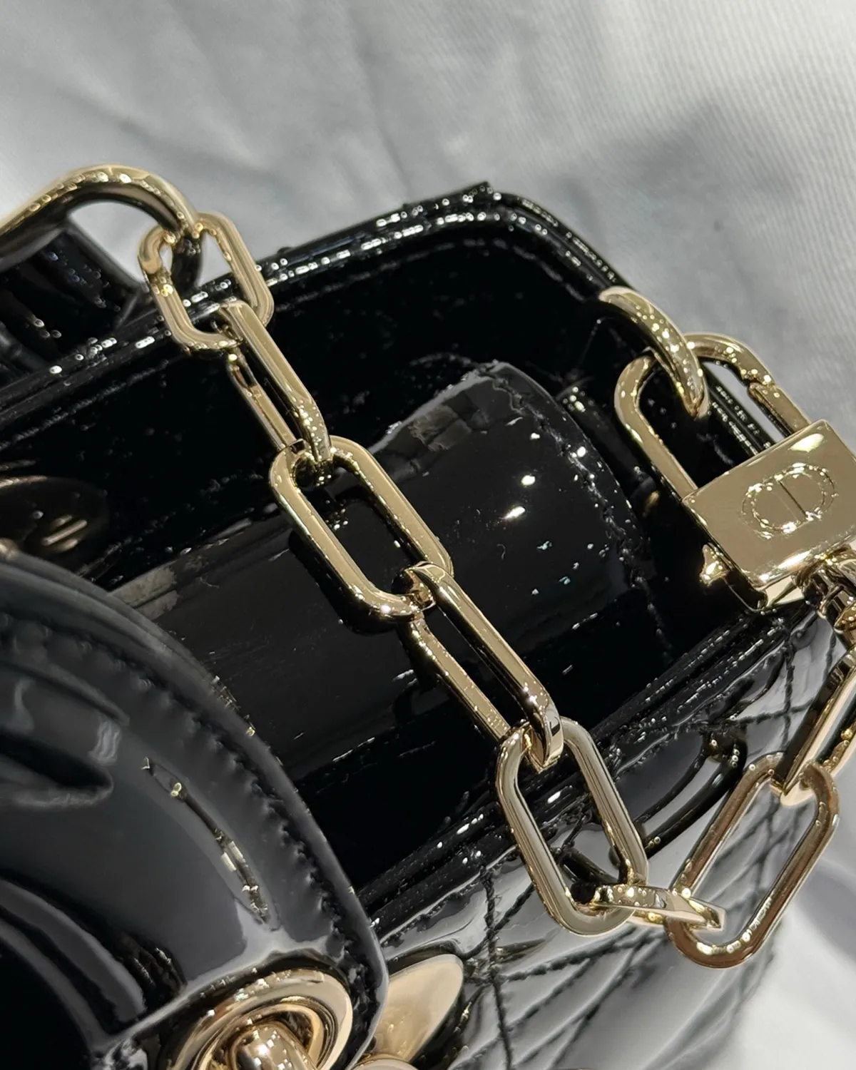 bagladt-signature-micro-horizontal-top-handle-cherry-red-patent-front10