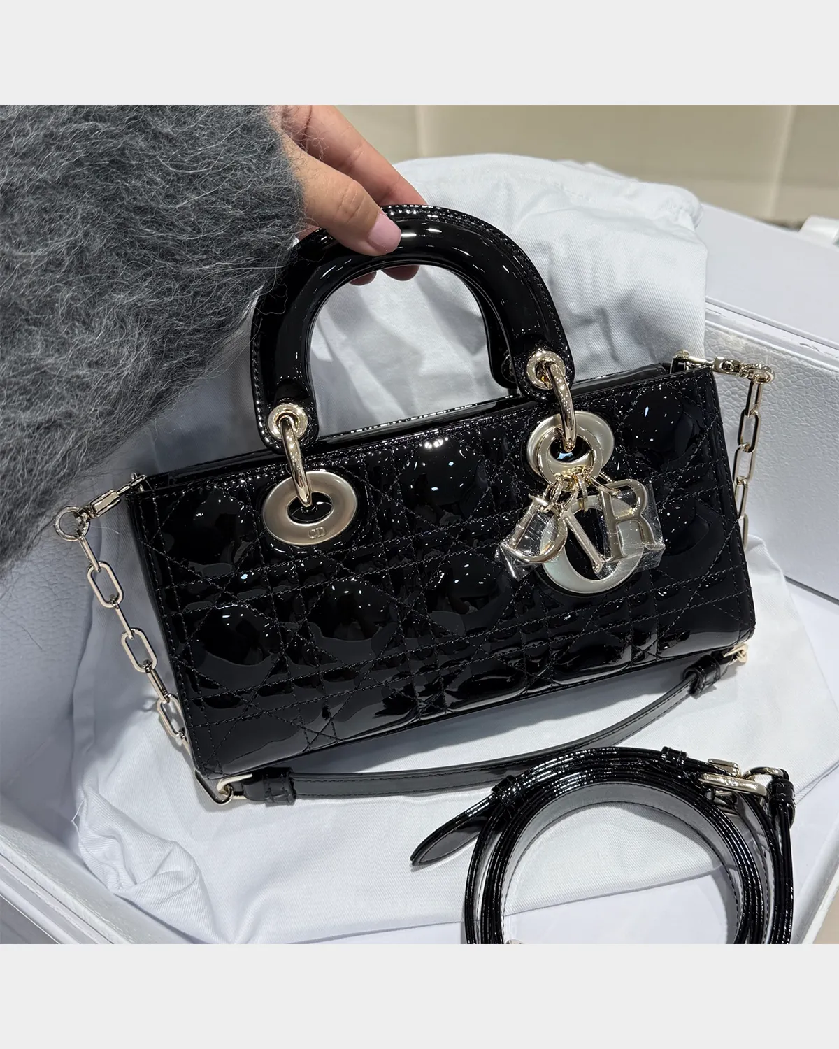 bagladt-signature-micro-horizontal-top-handle-cherry-red-patent-front2