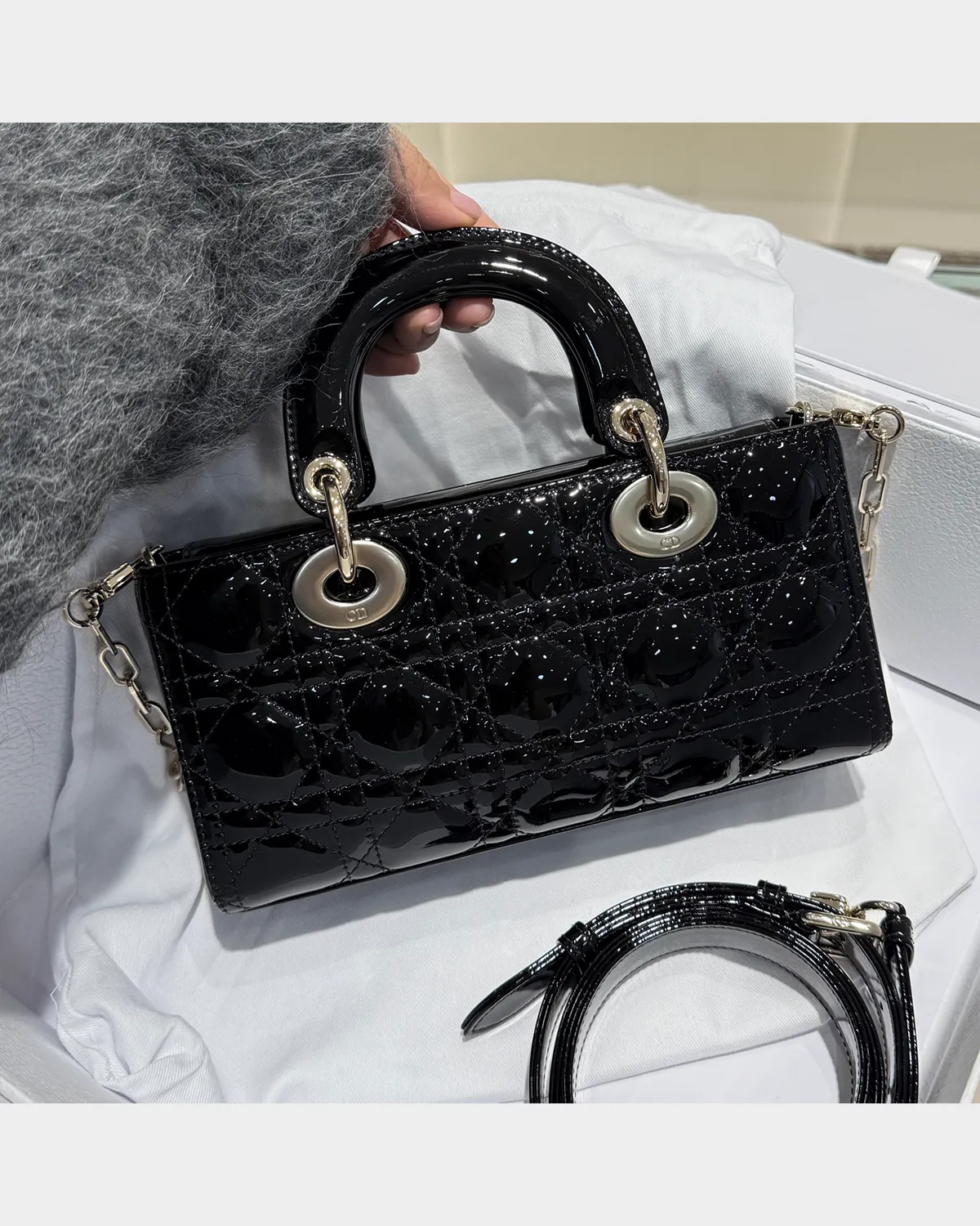 bagladt-signature-micro-horizontal-top-handle-cherry-red-patent-front3