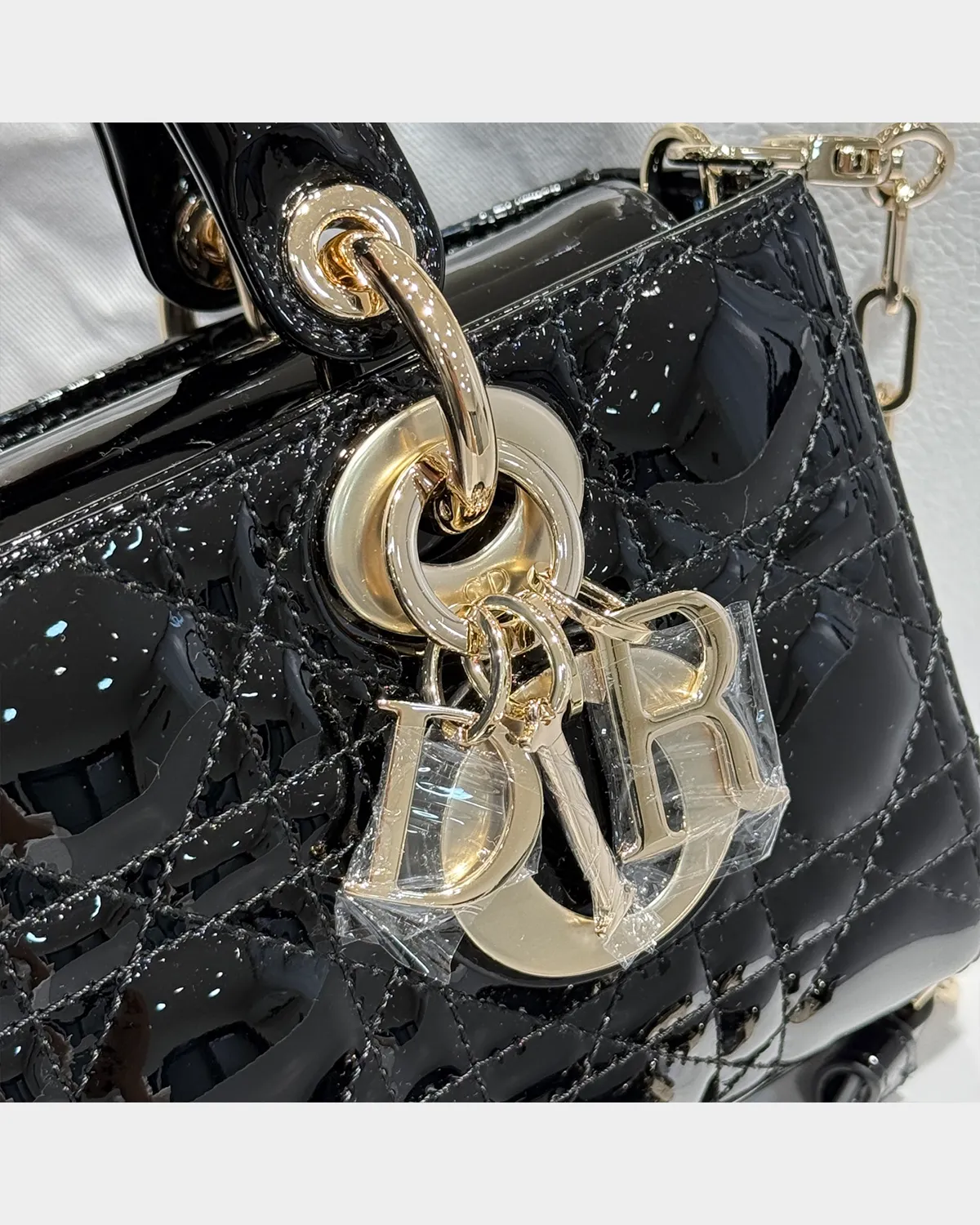 bagladt-signature-micro-horizontal-top-handle-cherry-red-patent-front4