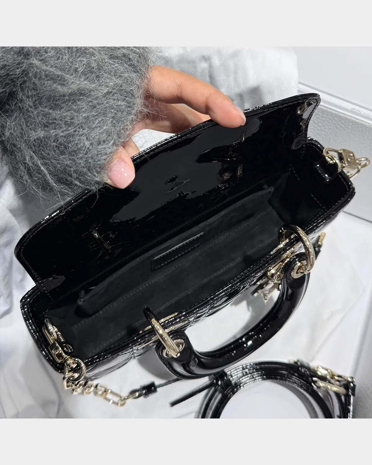 bagladt-signature-micro-horizontal-top-handle-cherry-red-patent-front7