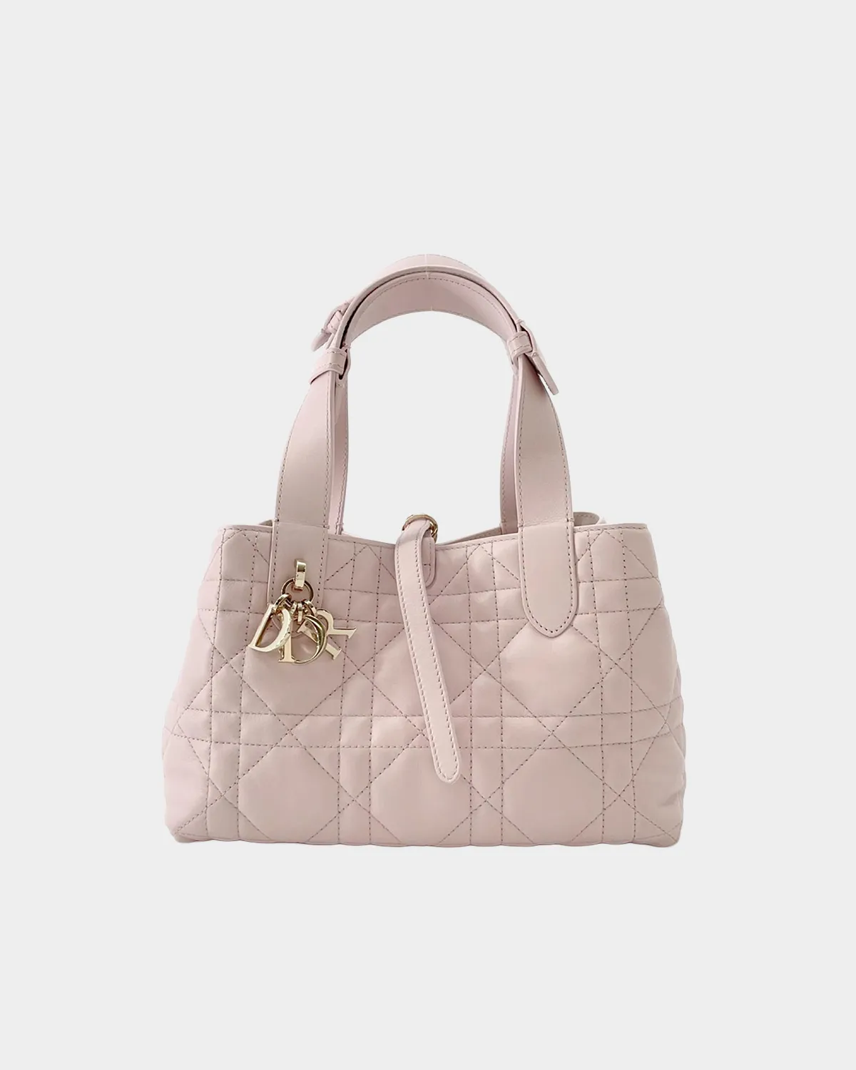 Signature Soft Quilted Tote Medium in powder beige macrocannage leather front view