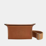 Signature Structured Bucket Pouch Videpoches style in grained leather front view