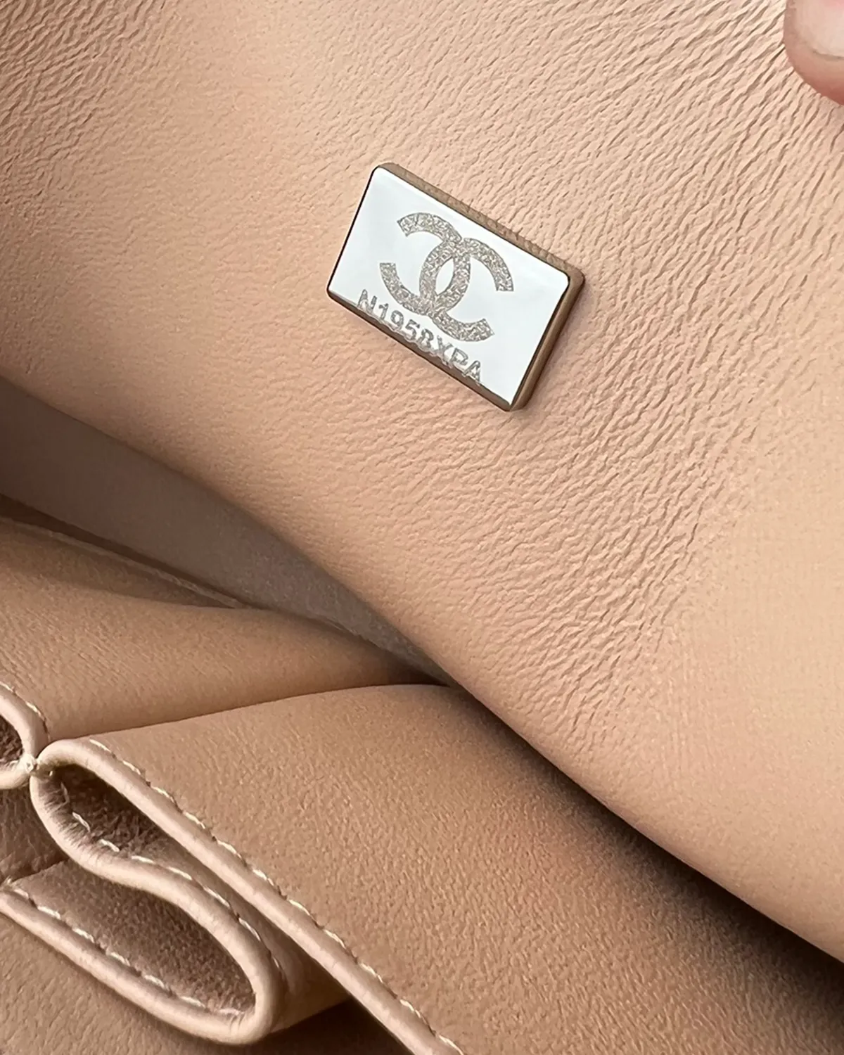 bagladt-signature-timeless-flap-bag-medium-grained-leather-beige-front8